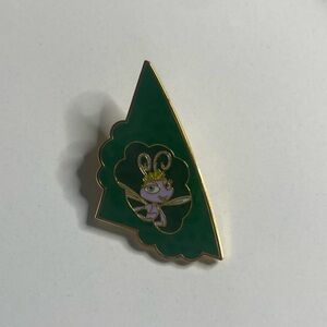 👑 Disney Pixar Loungefly Mystery Pin – Princess Atta (A Bug’s Life) + Box 🌿🐜